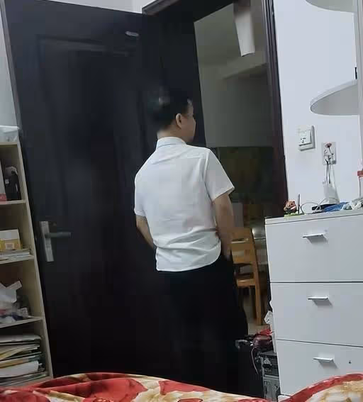 結婚16年,分房15年,女子:他寧願在門口晃悠,都不肯進我房間!