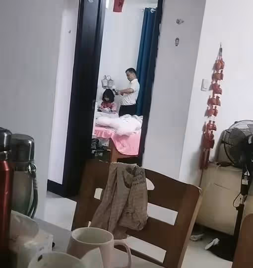 結婚16年,分房15年,女子:他寧願在門口晃悠,都不肯進我房間!