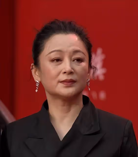 曾經美得不可方物,如今走在路上已認不出,這4位女星真的老了
