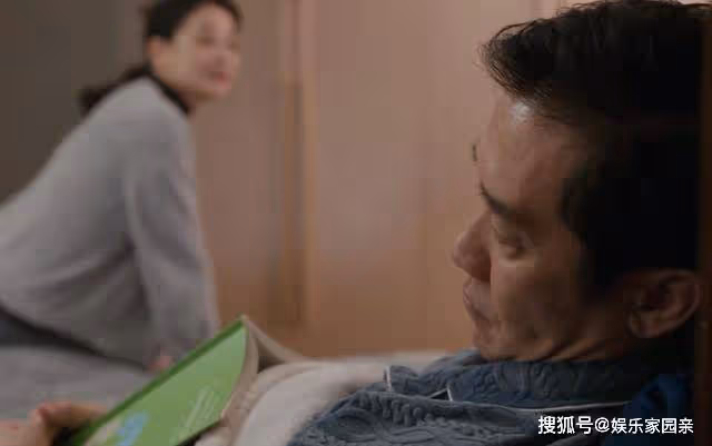 《江河日上》洗漱完畢,妻子反鎖的房門,扯破了中年婚姻的遮羞布
