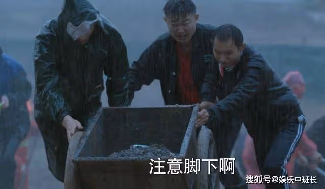 《江河日上》穿幫了!攝影師意外出鏡,成了鄭寒江的人設漏洞