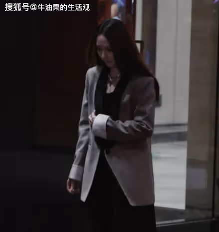 40歲郭碧婷浪姐生圖曝光，下巴圓潤撞臉向太，向佐發飆上熱搜