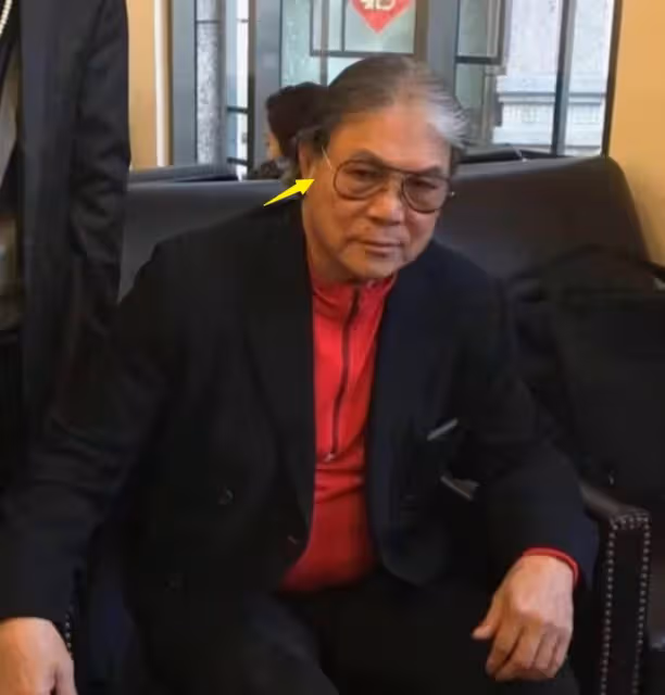 32歲郭晶晶和友人看展,穿萬元羽絨服配長靴,罕見曝光字跡!