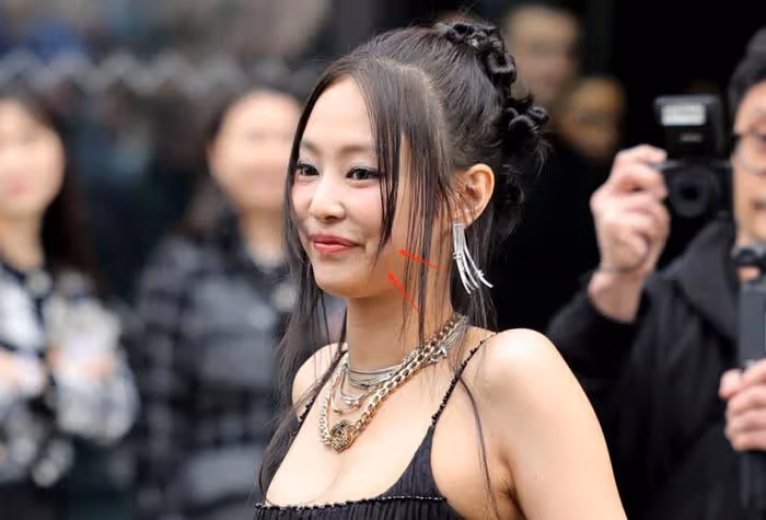 韓星時裝周生圖集體翻車,儀態不佳身材虐,被調侃是精神小妹進城