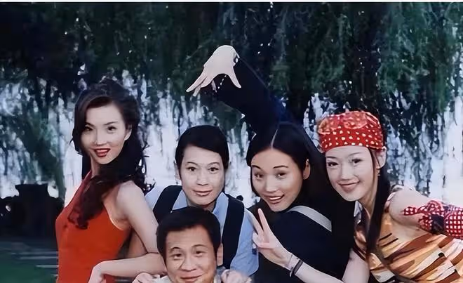 53歲的張延曬懟臉自拍,皮膚光滑透亮,網友:這狀態真「逆天」!