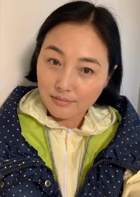 53歲的張延曬懟臉自拍,皮膚光滑透亮,網友:這狀態真「逆天」!