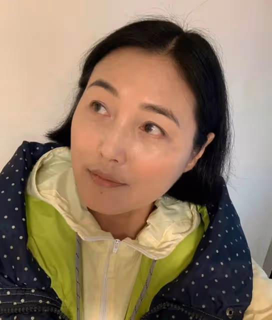 53歲的張延曬懟臉自拍,皮膚光滑透亮,網友:這狀態真「逆天」!