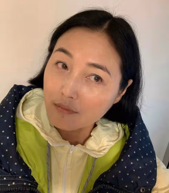 53歲的張延曬懟臉自拍,皮膚光滑透亮,網友:這狀態真「逆天」!