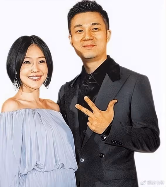 許雅鈞和具俊曄,相差一歲像隔代人,許雅鈞沒白髮身材保持很好