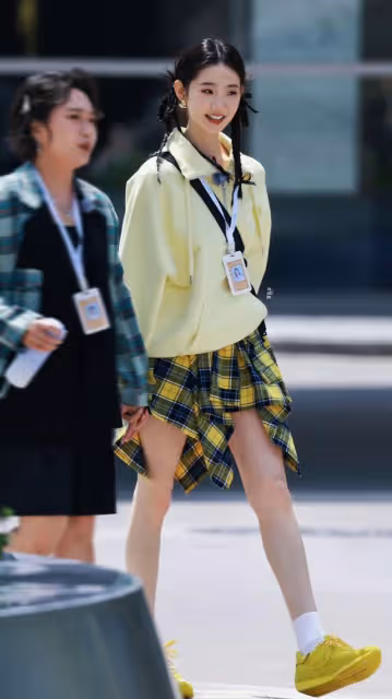 真的被張藝凡圈粉了,原來職場穿搭也可以這樣穿?