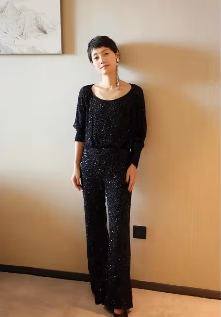 54歲許晴和46歲馬伊琍同框亮相國外,一個刻意扮嫩,一個知性幹練