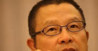 羅中立怕《父親》不能過審，便在畫上加了一「筆」，令其「重生」