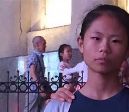 女孩為了變美,花100萬瘋狂整容,揚言母親支持,前後對比如換臉
