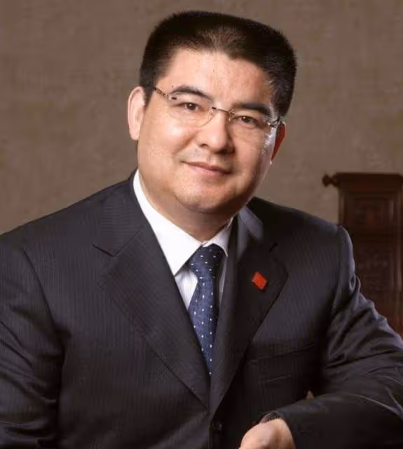 狂捐20億,以高調做慈善示人的陳光標,如今跑去老家幫父母務農?