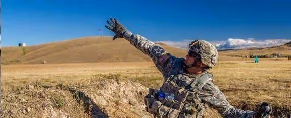 中俄美三國士兵投擲手榴彈的距離,美50米俄60米,中國有多遠?