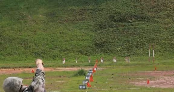 中俄美三國士兵投擲手榴彈的距離,美50米俄60米,中國有多遠?