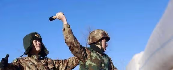 中俄美三國士兵投擲手榴彈的距離,美50米俄60米,中國有多遠?