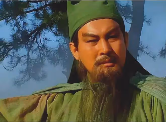 陸樹銘墓地首次曝光，刻本人雕像供人紀念，兩座石獅守護很是大氣