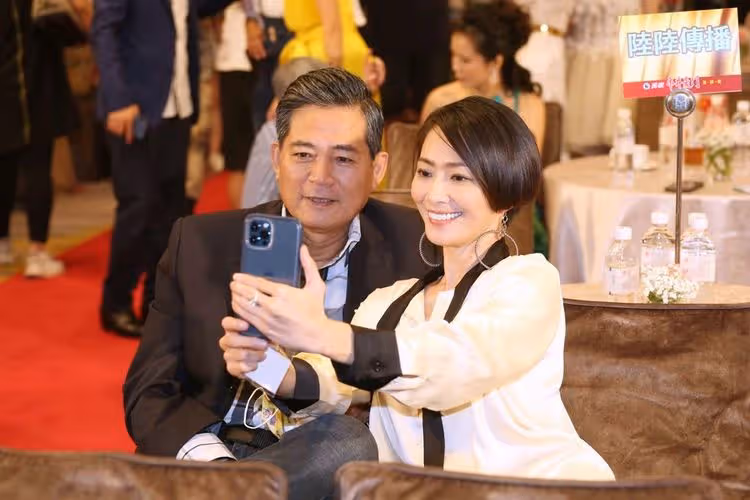 蕭大陸被爆復合小三！深夜「從道具間走出」　侯怡君反應曝光