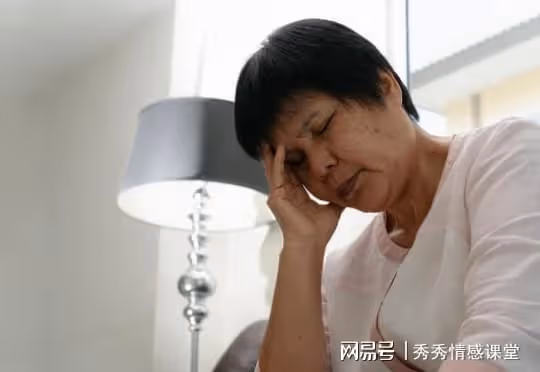 後悔呀!給女兒帶十年孩子,最後女兒趕我回家,兒媳又不讓我進門