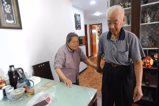 「爸娶這個女人當老伴兒怎麼了？」兒子說完3個原因後，老人愣了