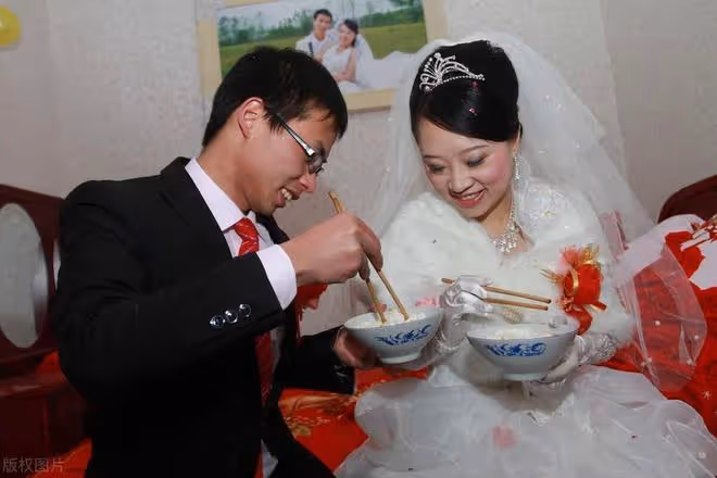 50歲再婚男人的醒悟:她和兒子帶我去旅遊那天,我才明白自己被騙