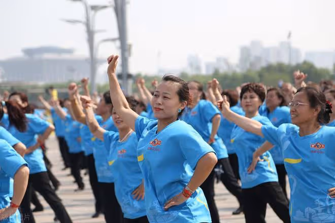 為什麼很多男人也開始跳廣場舞?只是為跳舞嗎?3個男人道出實情