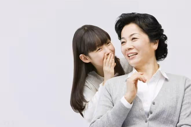 「女人超過60歲,就真的算老嗎?」3個40歲的男人說出了正確答案