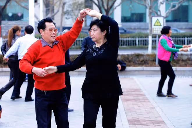為什麼規勸已婚女人,不要沉迷廣場舞?3個60歲女人道出心裡的痛