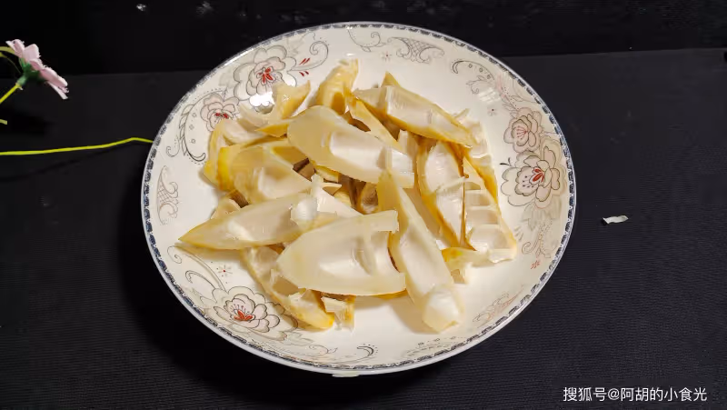 豆腐遇到它,才知啥是絕配!搶「鮮」燉一鍋,鮮香素凈,一鍋下肚才知春之味