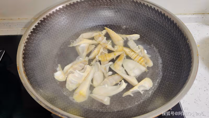 豆腐遇到它,才知啥是絕配!搶「鮮」燉一鍋,鮮香素凈,一鍋下肚才知春之味