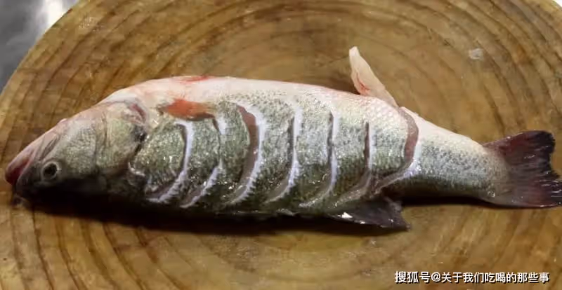 清蒸鱸魚,蒸多長時間最好?牢記2個要點,不然鱸魚不鮮也不嫩