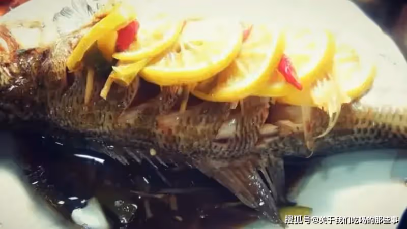 清蒸鱸魚,蒸多長時間最好?牢記2個要點,不然鱸魚不鮮也不嫩