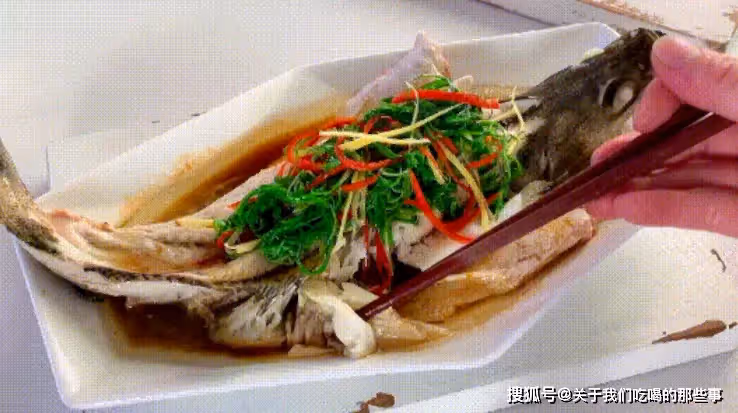 清蒸鱸魚,蒸多長時間最好?牢記2個要點,不然鱸魚不鮮也不嫩
