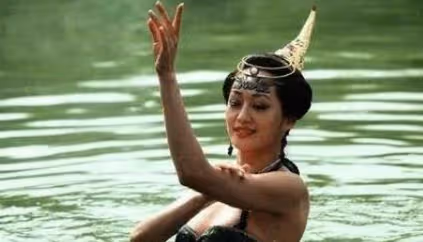 比劉曉慶還耐老的女星, 曾遭老外騙財色致破產, 今52歲風韻猶存!