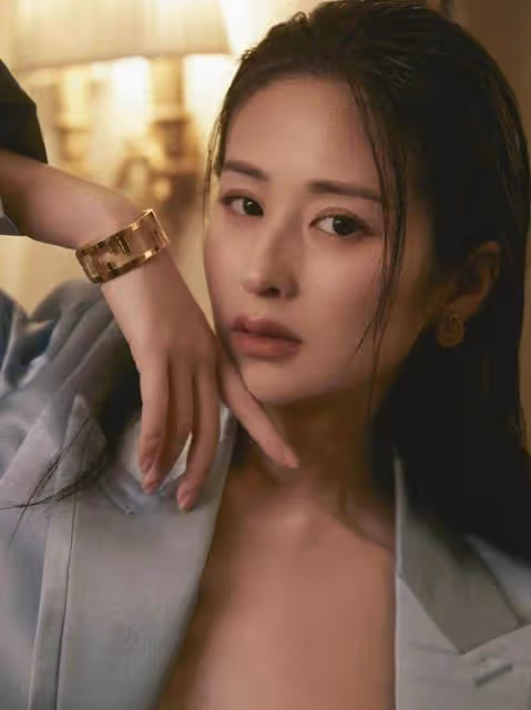 別看了!你頂不住的!驚艷35歲!穎兒,性感魅力再現!