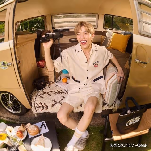 泰腐男神PP全身紅衣現身巴黎時裝周，穿衣尺度一直很驚人！