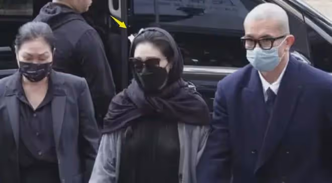 汪小菲直播間被沖！被喊話上大S同款胸貼，直接下播被指沒放下！