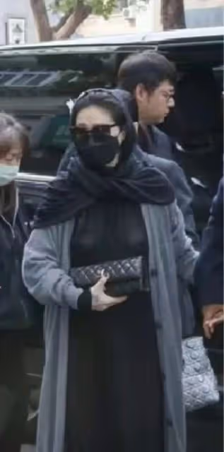 汪小菲直播間被沖！被喊話上大S同款胸貼，直接下播被指沒放下！