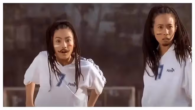 周星馳跟新片選角合影!自稱小弟,組建美貌與球藝兼備的女足隊伍