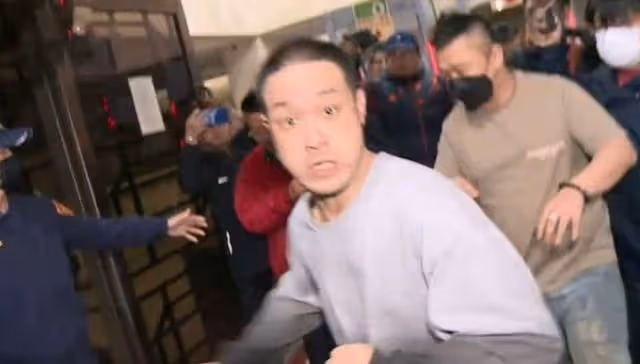 賈靜雯老公因鬥毆被警方帶走!傷勢曝光,打人者身份被扒太囂張!
