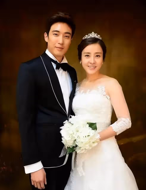 韓國女星透露，離婚後和前夫一起旅行，卓在勛稱讚她像王祖賢