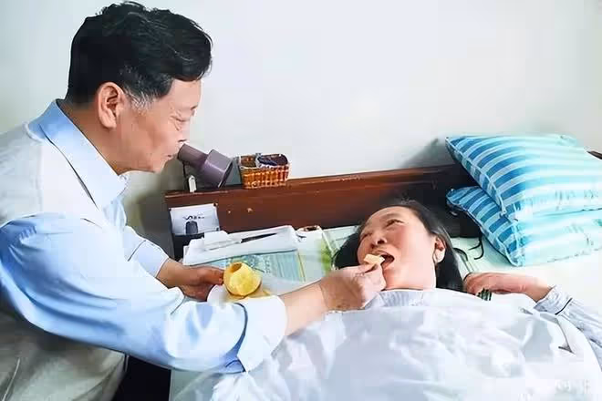 成婚5天妻子高位截癱,醫生斷言活不過3個月,他卻讓妻子活了41年
