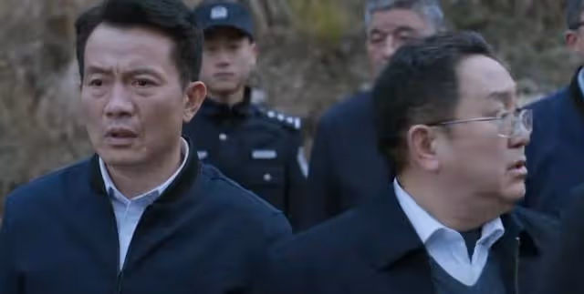 江河日上:錢起上了廖宇正的車,李子平後背冒冷汗他想到王武的死