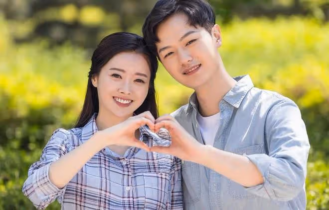 異性相處，女人給你這些暗示，等於在說：來撩我吧