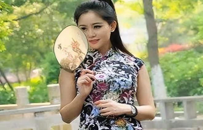 已婚女性給異性朋友發照片啥意思,看完你就明白了