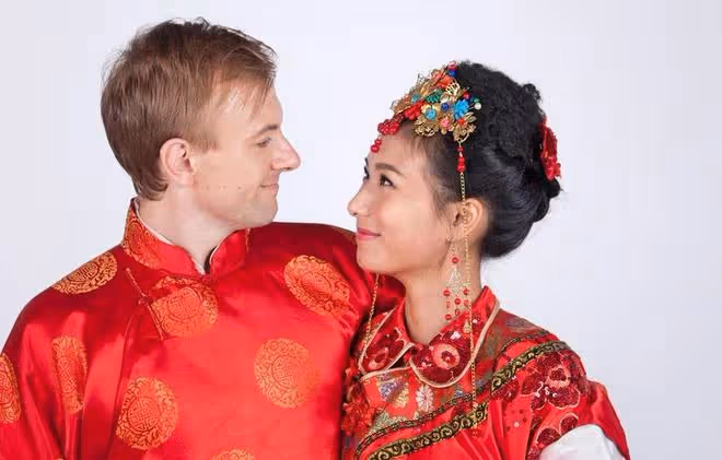 婚姻:是金錢的交易還是感情的升華?