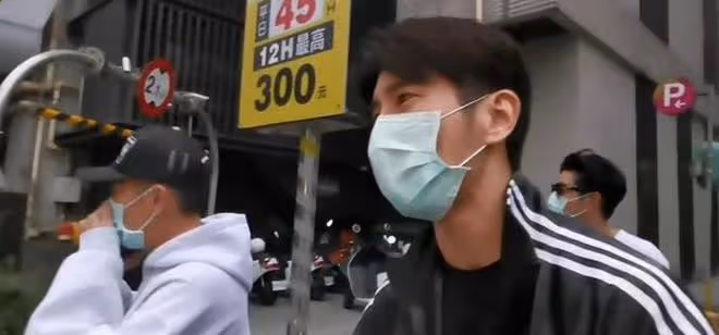 突發!賈靜雯老公被帶入警局,勸架被打左眼受傷充血