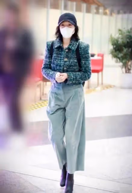 周迅才49歲就衰老成這樣?臉鬆弛下垂還塌鼻子,真實的讓人嘆服!