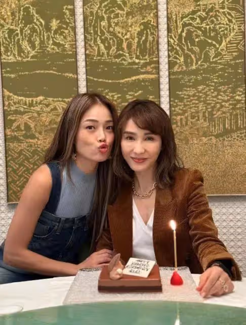 52歲黎姿不美顏生圖,網友感嘆都老成這樣了還這麼漂亮,保養太好